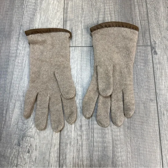 Chic Brown and Beige Cashmere Gloves - Picture 2 of 5